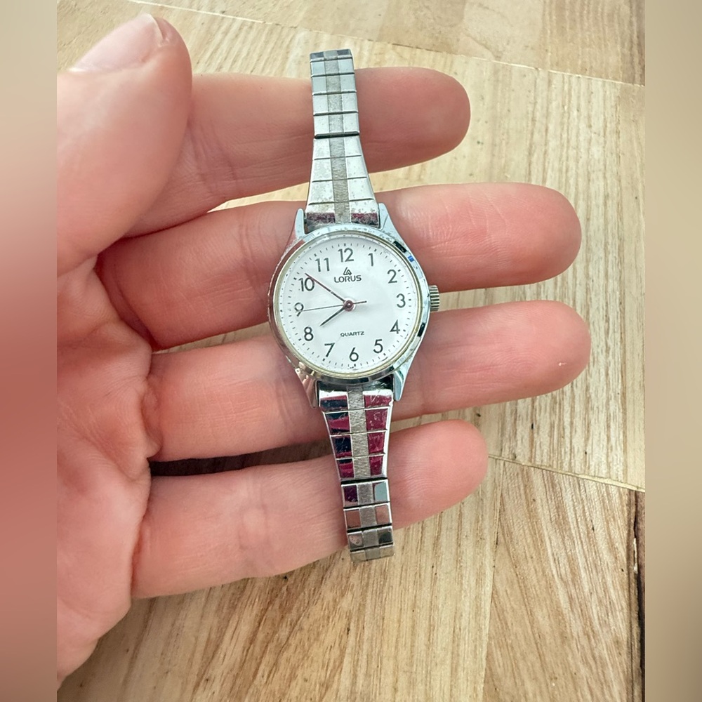 Vintage lorus ladies silver tone expansion bracelet watch NEW BATTERY